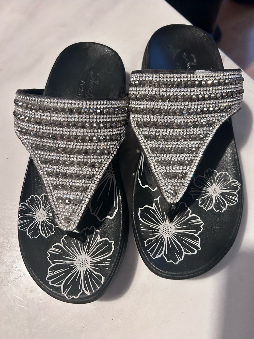 Women’s Black Rhinestone Embellished Slip-On Sandals Skechers Sz 7